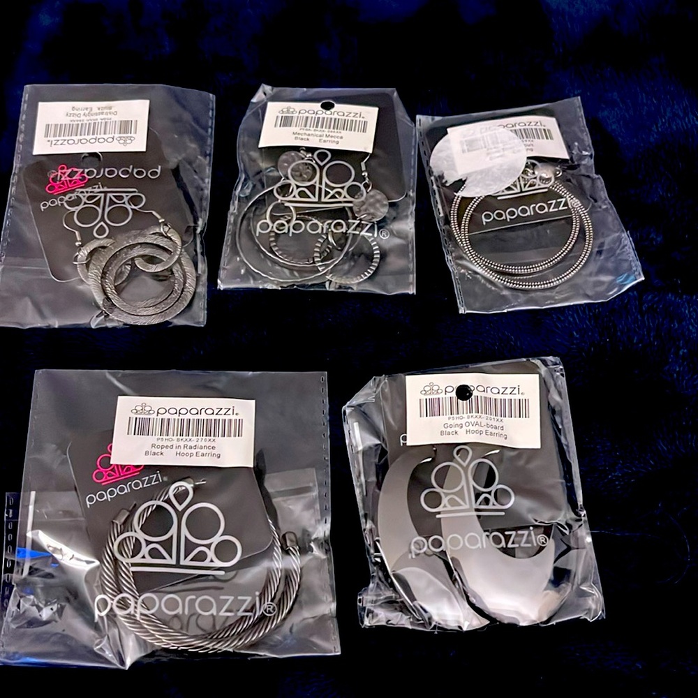 Bundle#7-NWT- Paparazzi Earrings black..